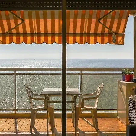 Appartamento Seafront With Private Terrace And Free Parking