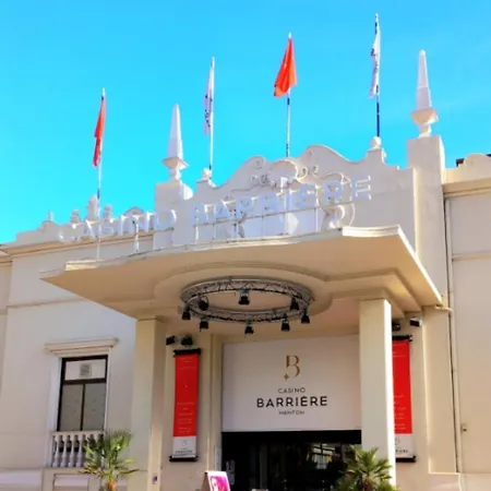 Apartmán Seafront With Private Terrace And Free Parking