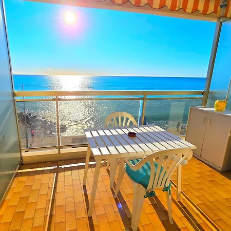 Seafront With Private Terrace And Free Parking 아파트