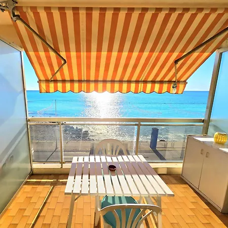 Apartmán Seafront With Private Terrace And Free Parking