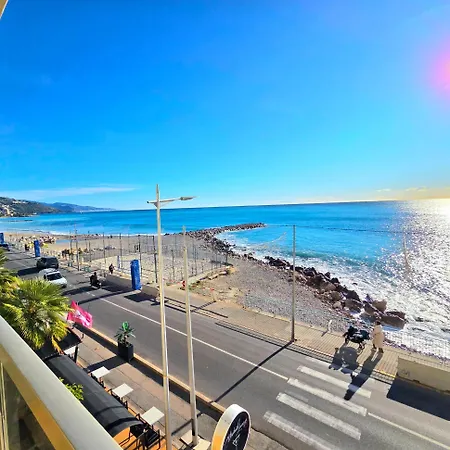 Seafront With Private Terrace And Free Parking Apartmán
