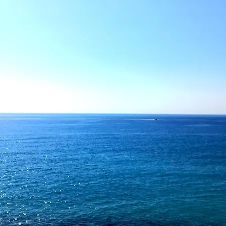 Seafront With Private Terrace And Free Parking Apartmán