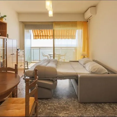 Seafront With Private Terrace And Free Parking شقة *