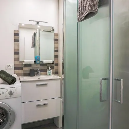 Seafront With Private Terrace And Free Parking Apartman