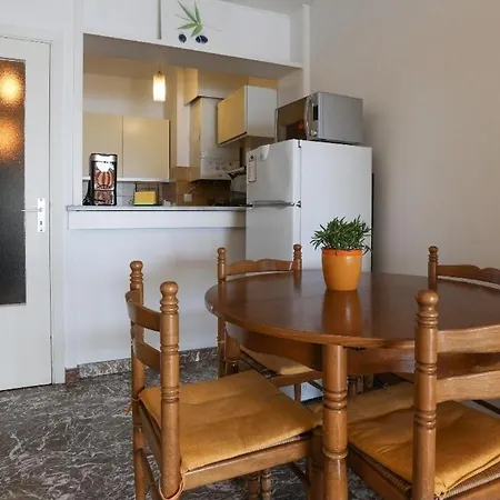 شقة Seafront With Private Terrace And Free Parking