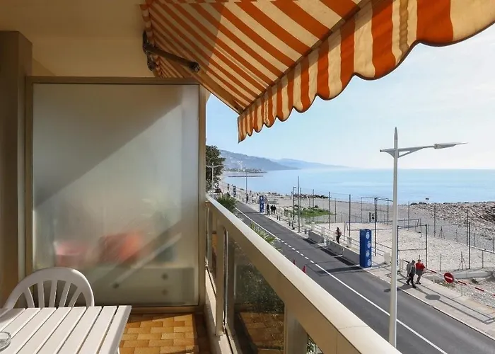 Seafront With Private Terrace And Free Parking 아파트 *