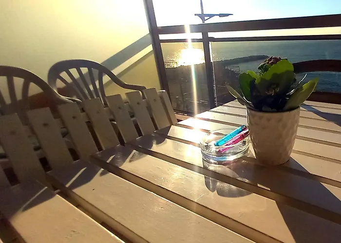 아파트 Seafront With Private Terrace And Free Parking 멍똥