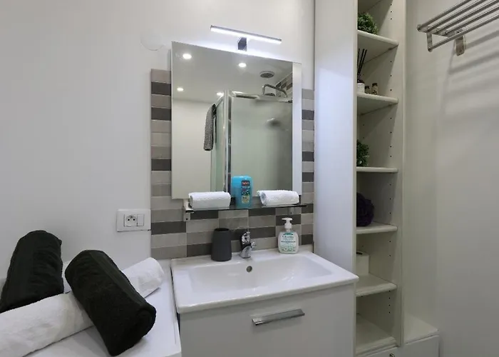 아파트 Seafront With Private Terrace And Free Parking *