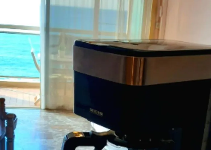 Seafront With Private Terrace And Free Parking 아파트 *