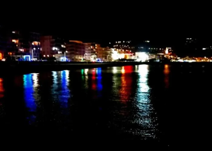 Seafront With Private Terrace And Free Parking 아파트 *