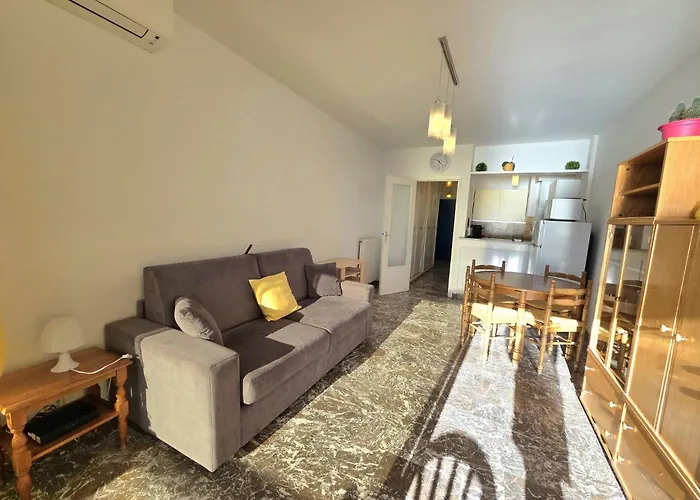 Seafront With Private Terrace And Free Parking 아파트 *