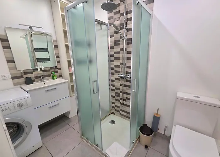 Seafront With Private Terrace And Free Parking 아파트 *