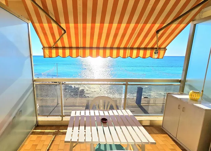 Apartment Seafront With Private Terrace And Free Parking
