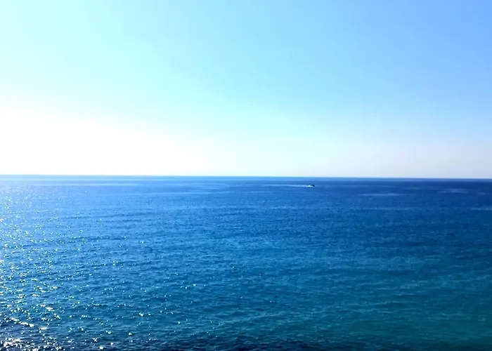 Seafront With Private Terrace And Free Parking 아파트